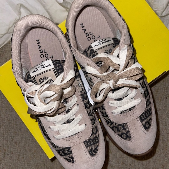 Marc Jacobs Beige and Black Women's Sneakers - Picture 4 of 7